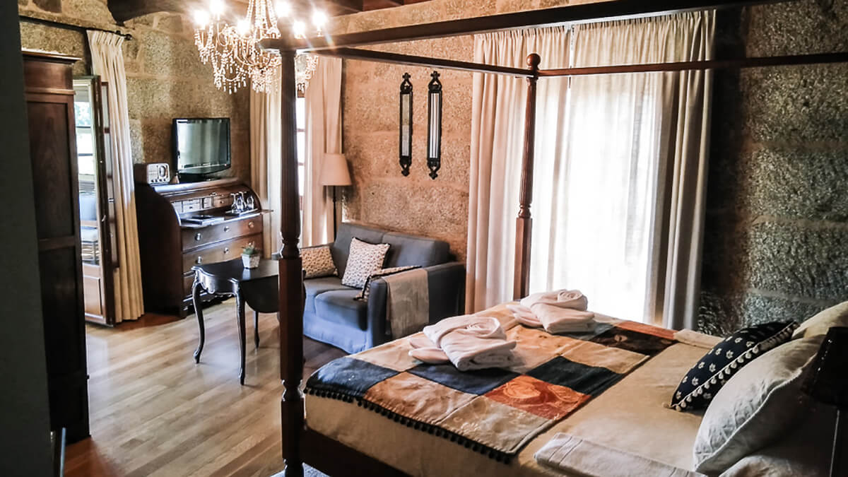 alojamiento casa rural hotel galicia ourense vilaza monterrei pazo gallego habitacion suite balneario cabreiroa