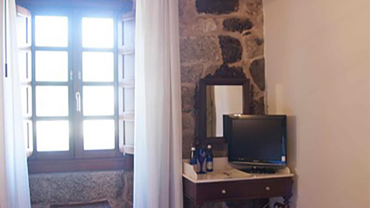 alojamiento casa rural hotel galicia ourense vilaza monterrei pazo gallego habitacion suite balneario fonte do sapo